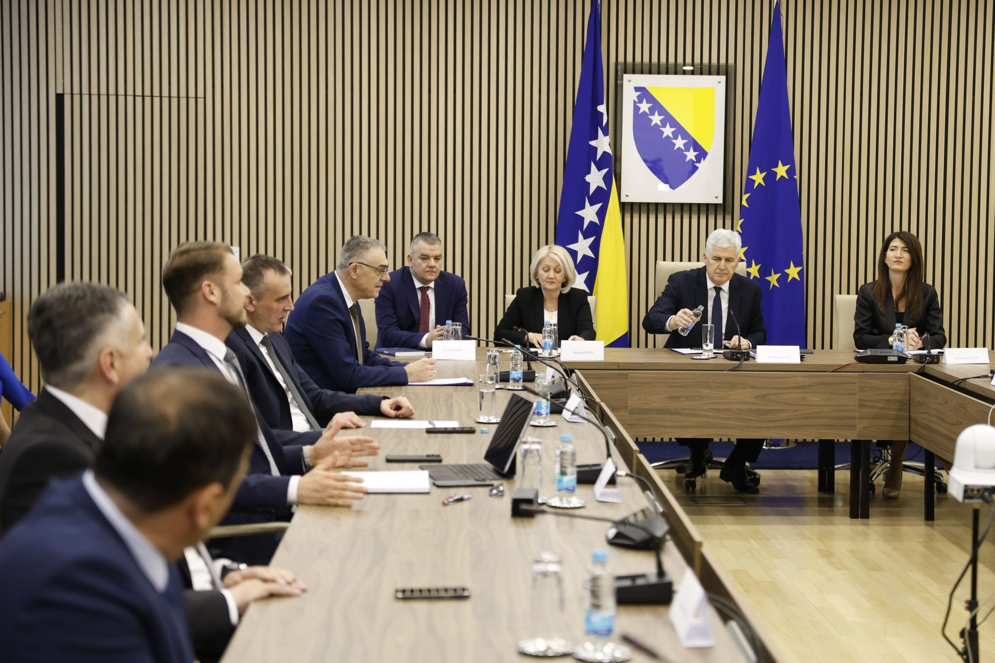 Šta se dešavalo na sastanku HDZ-a i opozicije iz RS?